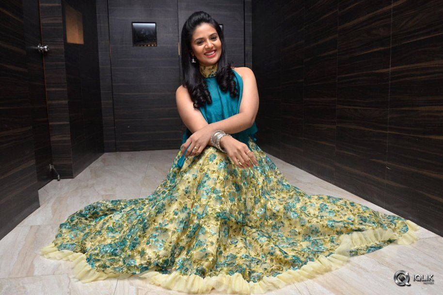 Sreemukhi-at-O-Pilla-Nee-Valla-Movie-Audio-Launch